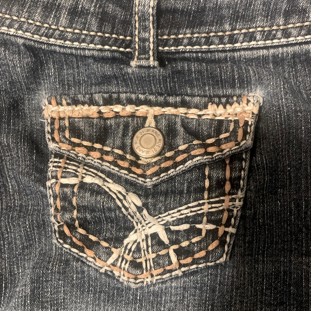 5/6  Rue 21 Jean Shorts - Picture 3 of 5